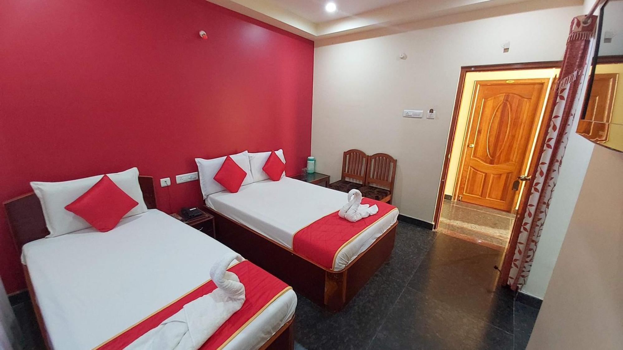 Hotel Ksr Srikalahasti Ngoại thất bức ảnh