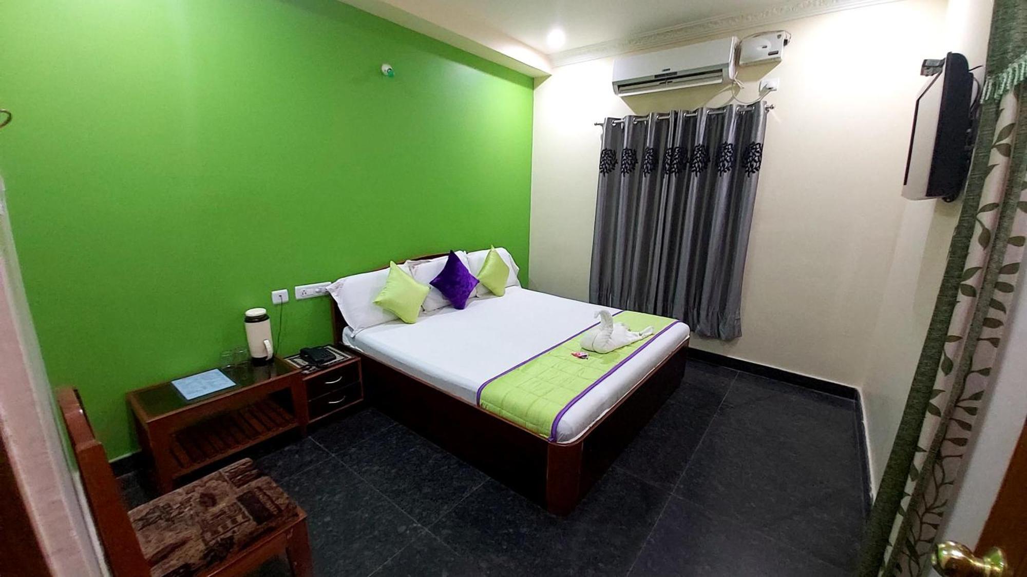 Hotel Ksr Srikalahasti Ngoại thất bức ảnh