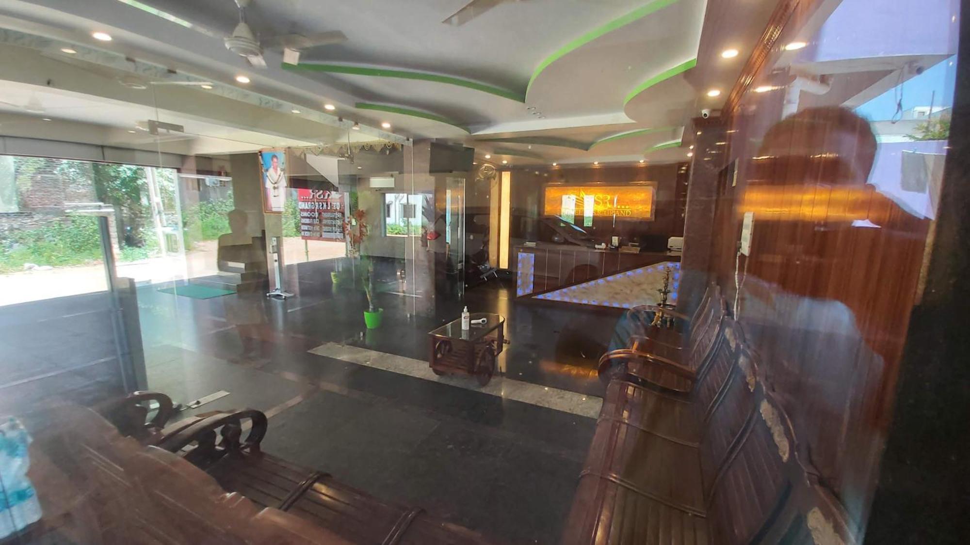 Hotel Ksr Srikalahasti Ngoại thất bức ảnh