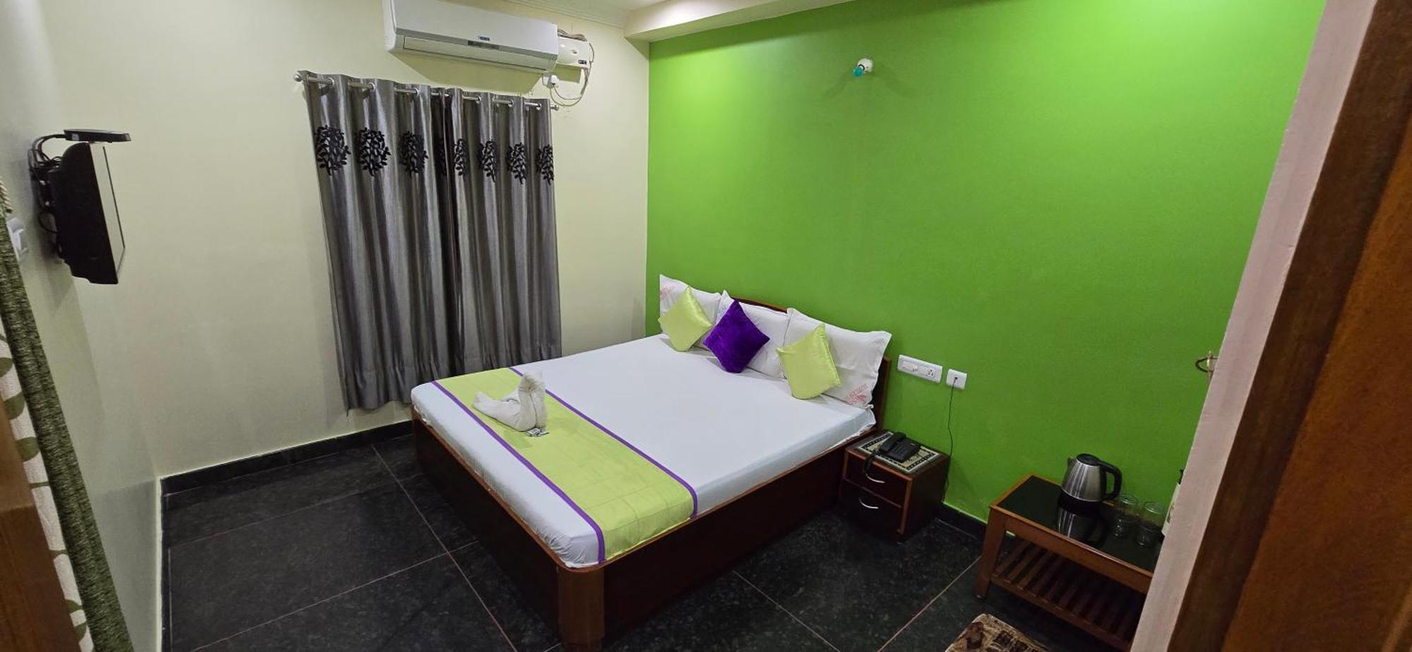 Hotel Ksr Srikalahasti Ngoại thất bức ảnh
