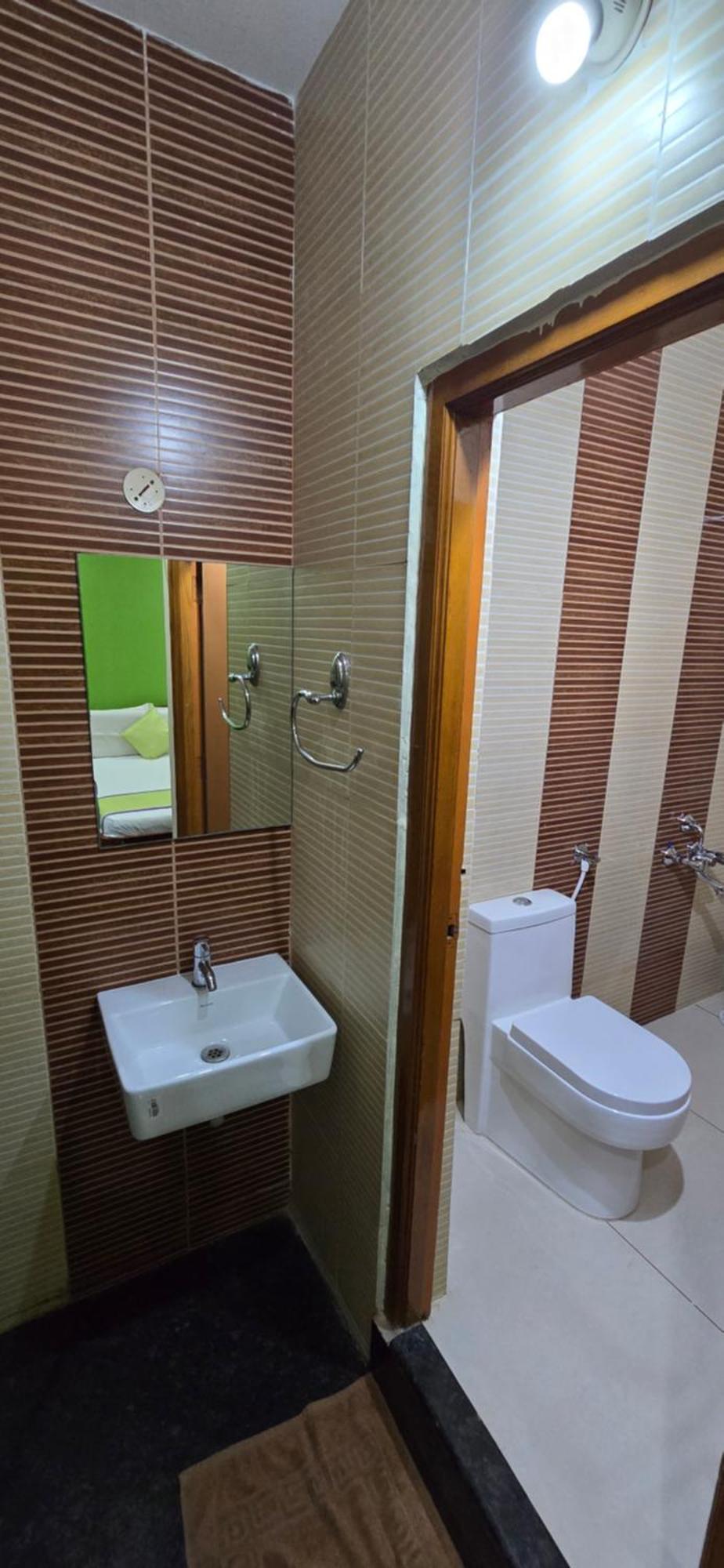 Hotel Ksr Srikalahasti Ngoại thất bức ảnh