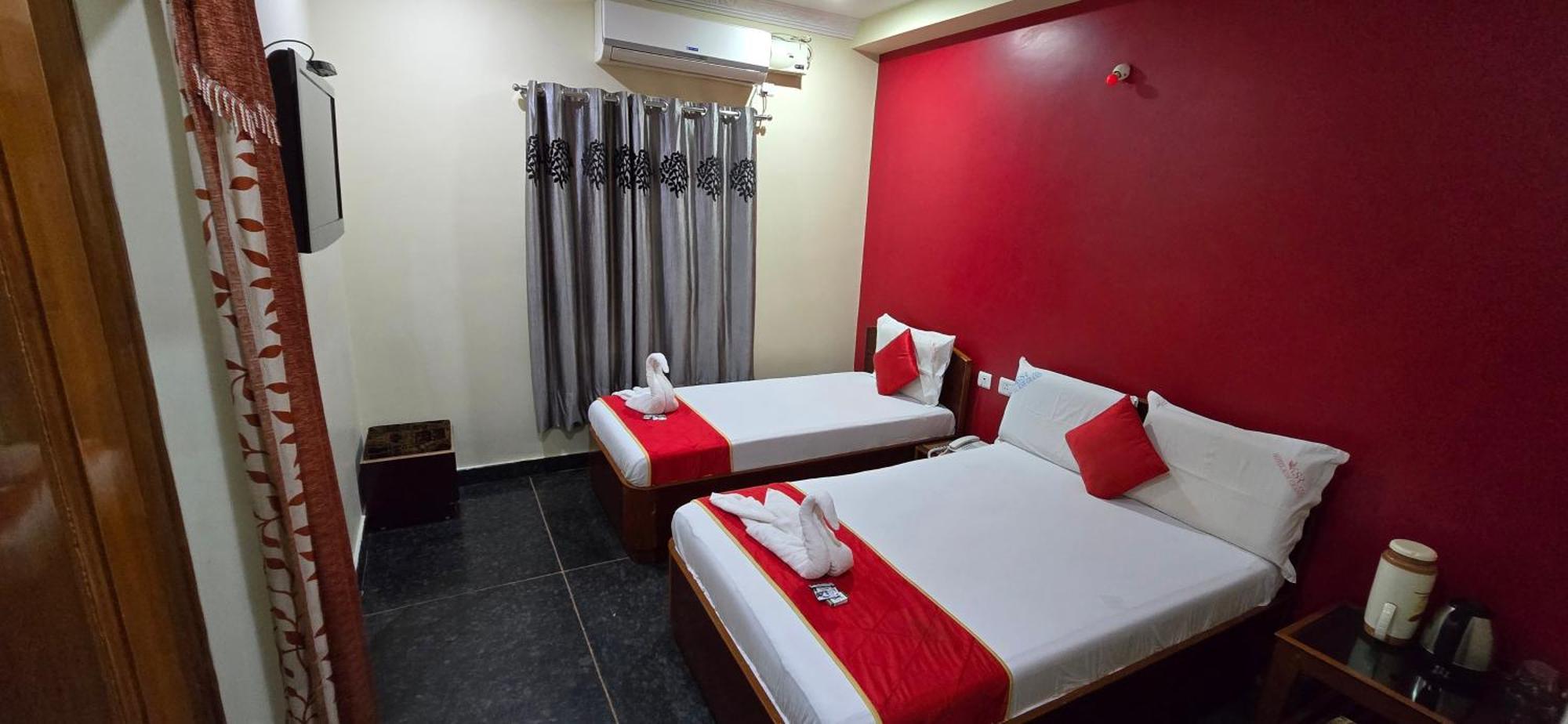 Hotel Ksr Srikalahasti Ngoại thất bức ảnh